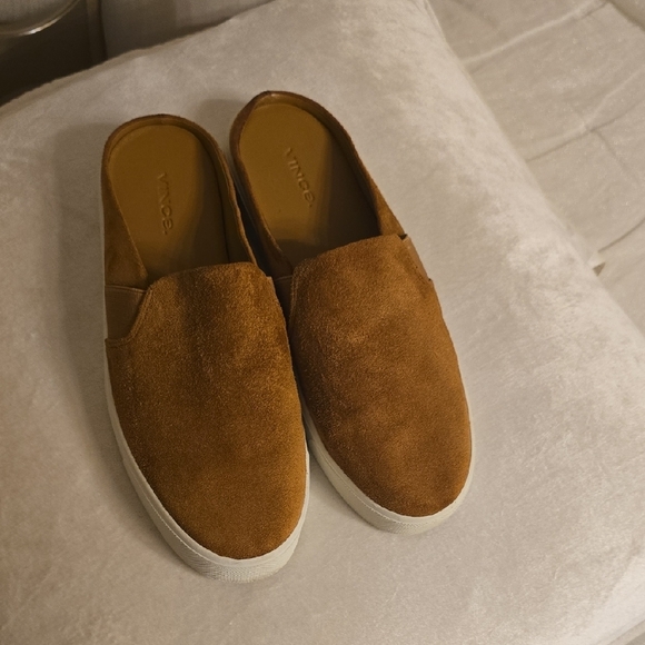 Vince Brown Tan Suede Flats with Sleek Design - Picture 8 of 9